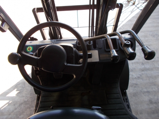 ขายโฟล์คลิฟท์ TOYOTA รุ่น 8