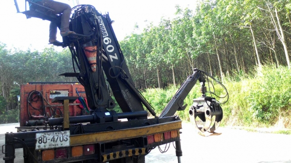 ขายรถบรรทุก 6 ล้อพื้นเรียบติดเฮียบ 4 ตัน ISUZU 145 แรงม้า ยาง 900 พื้นยาว 5 เมตร ราคา 330000