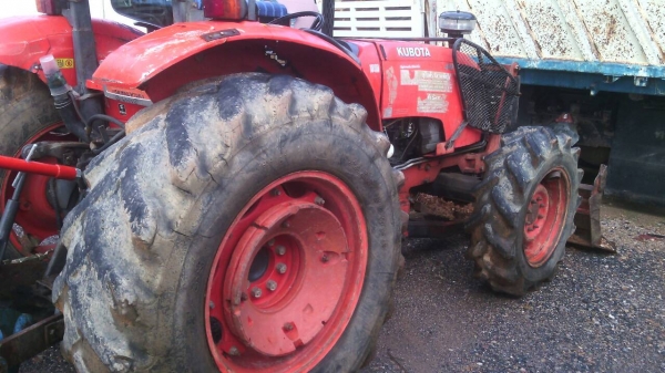 ขายรถไถ KUBOTA M9540 เอกสารเล่มทะเบียน 7 จาน ใบมีดดันหน้า 4300 ชม.ราคา 520000