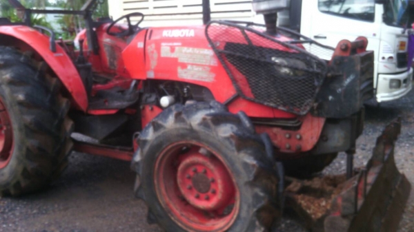 ขายรถไถ KUBOTA M9540 เอกสารเล่มทะเบียน 7 จาน ใบมีดดันหน้า 4300 ชม.ราคา 520000