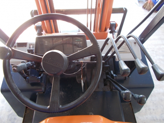 ขายโฟล์คลิฟท์TOYOTAรุ่น5 2.5ตัน