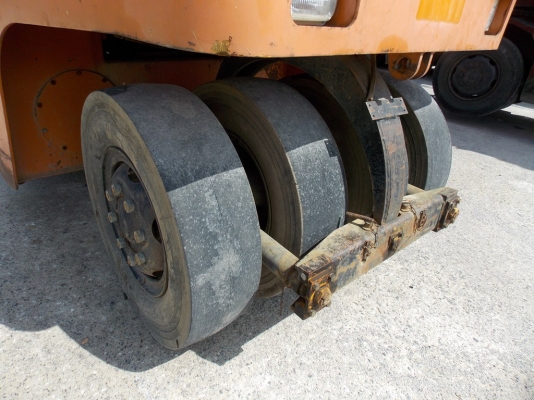 มาแล้วรถบดล่้อยาง 9 ล้อ  SAKAI TS150