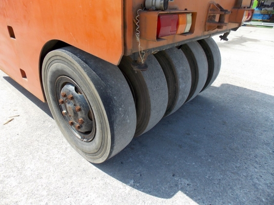 มาแล้วรถบดล่้อยาง 9 ล้อ  SAKAI TS150