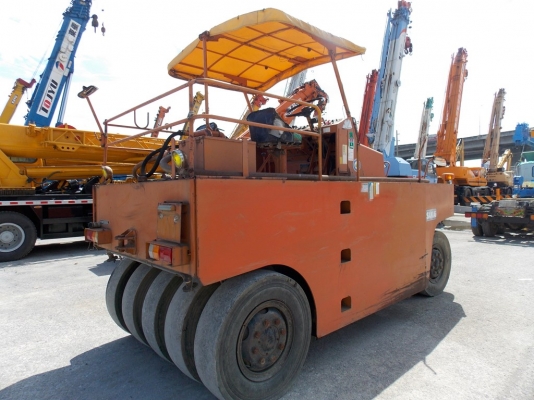 มาแล้วรถบดล่้อยาง 9 ล้อ  SAKAI TS150