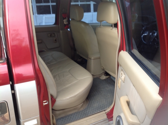 ขาย ด่วน เกียร์ 4WD Nissan. สภาพพร้อมใช้งาน. รถก็ขายครับ 190.000