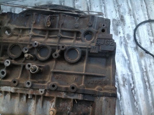 ขาย ด่วน เกียร์ 4WD Nissan. สภาพพร้อมใช้งาน. รถก็ขายครับ 190.000