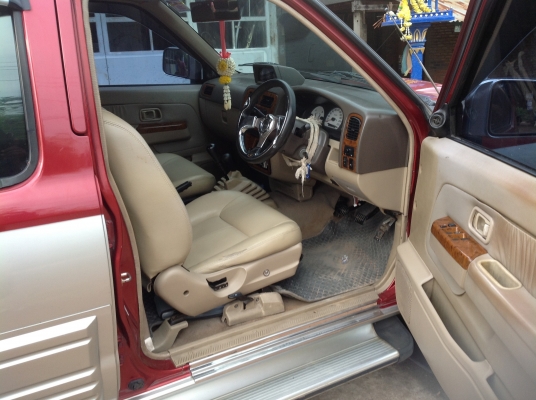 ขาย ด่วน เกียร์ 4WD Nissan. สภาพพร้อมใช้งาน. รถก็ขายครับ 190.000