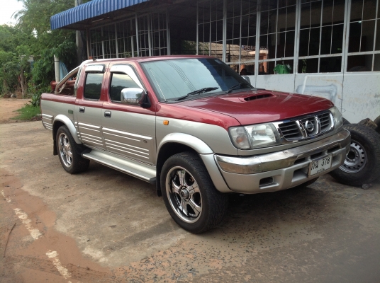 ขาย ด่วน เกียร์ 4WD Nissan. สภาพพร้อมใช้งาน. รถก็ขายครับ 190.000