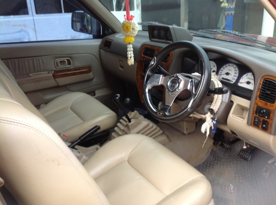 ขาย ด่วน เกียร์ 4WD Nissan. สภาพพร้อมใช้งาน. รถก็ขายครับ 190.000