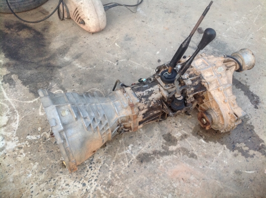 ขาย ด่วน เกียร์ 4WD Nissan. สภาพพร้อมใช้งาน. รถก็ขายครับ 190.000