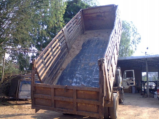 ของถูกมาแล้ว ROCKY สองเพลาดั้ม เครื่อง 195 HO7D เครื่องดีแชชซีไม่บวมครับ ของถูกมาแล้ว ROCKY สองเพลาดั้ม เครื่อง 195 HO7D เครื่องดีแชชซีไม่บวมครับ