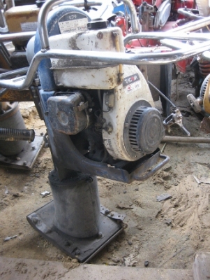 ขายถูก-เครื่องตบดินแบบจิงโจ้ ตบกระโดด มีหลายตัว ราคาตัวละ 6,800-16,000 บาท