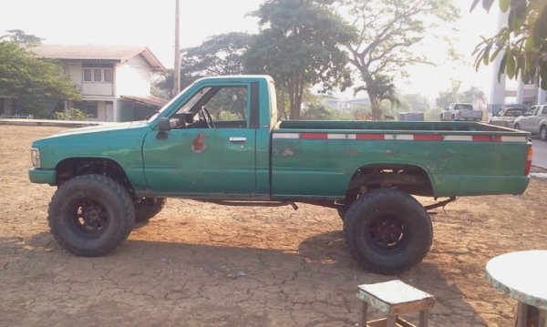 ขาย hero  4&times;4 ยาง 33เบนซิล 1y ทะเบียนเต็ม มีผุในตัวรถ แชสซีดี