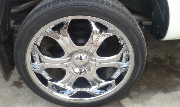 ขายล้อ 22"พร้อมยาง ล้อใหม่ครับ พร้อมใช้