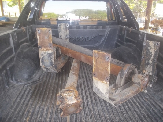 ขายเพลากลางอีสุสุFFR/195ของแท้ มี 3ท่อนขายยกชุดอยู่อำเภอปากช่อง