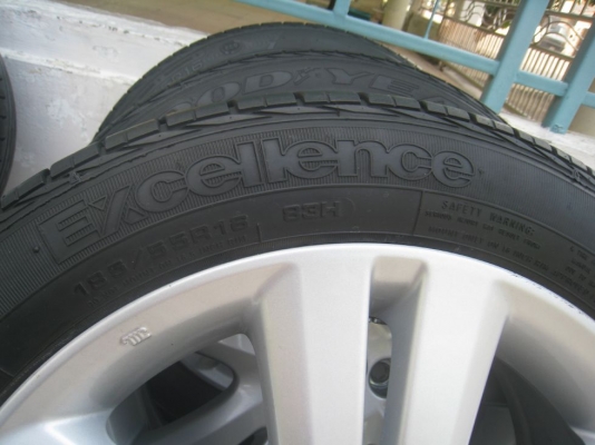 ขายล้อแม็กเดิม Honda Jazz 16"x6" 4รู 100+ยางปี 10 (081-3747940)