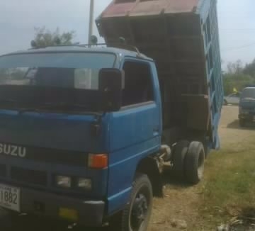 ISUZU NPR 115 HP 4BD1 หกลล้อดั๊มพ์ กระบะดั๊มพ์เหล็ก 4 ตันยาว 3.50 เมตรสภาพดี เครื่องดี ภายในเก๋งคอนโซลครบ เกียร์สั้น พวงมาลัยเพาเวอร์ ช่วงล่างเดิมๆคัชซีไม่มีผุ ยางสภาพดีพร้อมใช้งาน เอกสารทะเบียนครบพร้อมโอน ราคาต่อรองได้ครับ