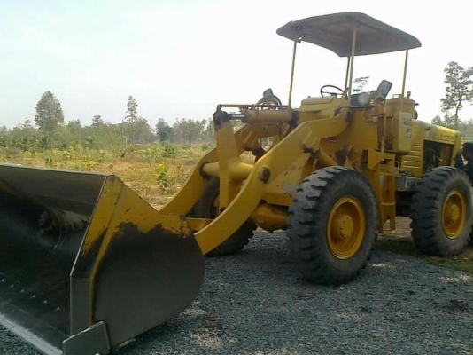 KOMATSU JH 63 - HOUGH รถตักล้อยาง สภาพสวยพร้อมใช้งาน เครื่องแน่นแรงดีมากไม่มีเยิ้มเลย ระบบไฮดรอลิกส์ไม่มีรั่วไม่มีแตกเดิมๆทั้งคัน ยกขึ้นรถพ่วงรถสิบล้อได้สบายเลยครับ ช่วงล่างแน่น ยางสภาพดีหน้าหลังประมาณ 70\% พร้อมทำงานได้เลย ราคาต่อรองได้ครับ