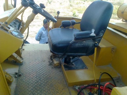 KOMATSU JH 63 - HOUGH รถตักล้อยาง สภาพสวยพร้อมใช้งาน เครื่องแน่นแรงดีมากไม่มีเยิ้มเลย ระบบไฮดรอลิกส์ไม่มีรั่วไม่มีแตกเดิมๆทั้งคัน ยกขึ้นรถพ่วงรถสิบล้อได้สบายเลยครับ ช่วงล่างแน่น ยางสภาพดีหน้าหลังประมาณ 70\% พร้อมทำงานได้เลย ราคาต่อรองได้ครับ KOMATSU JH 63 - HOUGH รถตักล้อยาง สภาพสวยพร้อมใช้งาน เครื่องแน่นแรงดีมากไม่มีเยิ้มเลย ระบบไฮดรอลิกส์ไม่มีรั่วไม่มีแตกเดิมๆทั้งคัน ยกขึ้นรถพ่วงรถสิบล้อได้สบายเลยครับ ช่วงล่างแน่น ยางสภาพดีหน้าหลังประมาณ 70\% พร้อมทำงานได้เลย ราคาต่อรองได้ครับ