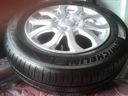 ล้อแม็ก+ยาง(ป้ายแดง)Brio amazeสวยๆ ขาย 8,200฿