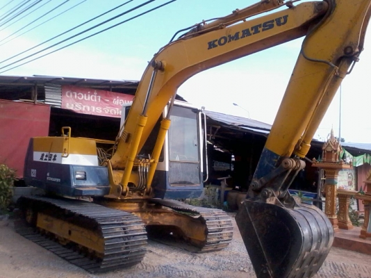 KOMATSU PC 100-5 ไฟฟ้าครบ หน้าจอขึ้นครบปกติดี ภายในเก๋งคอนโทรลสั้นสะอาดคอนโทรลง่าย เครื่องเดิมปั๊มเดิมทำงานไม่โหลด แห้งดีทั้งคัน บูมอาร์มสวยมากไม่มีปะ ช่วงล่างสภาพดีประมาณ 70\% พร้อมทำงานได้เลย เอกสารสัญญาซื้อขาย ราคาต่อรองได้ครับ