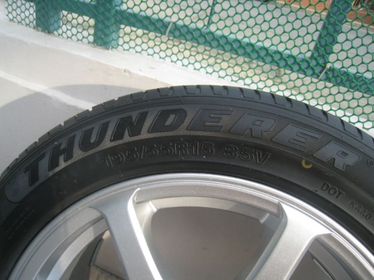 ขายล้อแม็ก LENSO BLITZ 15"x7" et 38 4/100,114 + ยางปี 09,10 (081-3747940)