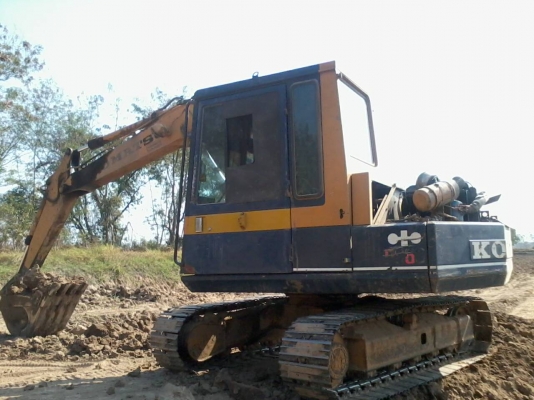 KOMATSU PC 60-5 เอกสารใบอินวอยซ์ครบพร้อม รถบอดี้สวยอุปกรณ์อะไหล่ฝาครอบเครื่องทุกชิ้นมีให้ครบ เครื่องแน่นดีไม่มีเยิ้ม ปั๊มเดิมทำงานเร็ว ภายในเก๋งคอนโทรลยาว สะอาดควบคุมง่าย แอร์เย็น ช่วงล่างสภาพดีประมาณ 60\% พร้อมใช้งานได้เลย ราคาต่อรองได้ครับ