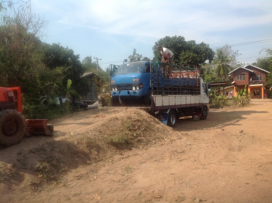 ออกเดินทางแล้วครับ ไปจังหวัด สงขลา ISUZU. TL-100. แรง ฝาขาว ช่วงยาว 4.30 ม.พร้อมใช้งาน