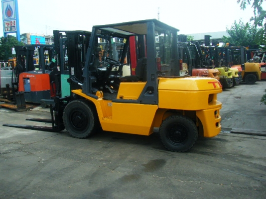 ขายรถยกยี่ห้อ TCM ขนาด 4 ตัน เกียร์ออโต้ เสา 3 ม. เข้าตู้