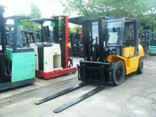 ขายรถยกยี่ห้อ TCM ขนาด 4 ตัน เกียร์ออโต้ เสา 3 ม. เข้าตู้