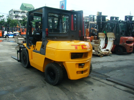 ขายรถยกยี่ห้อ TCM ขนาด 4 ตัน เกียร์ออโต้ เสา 3 ม. เข้าตู้