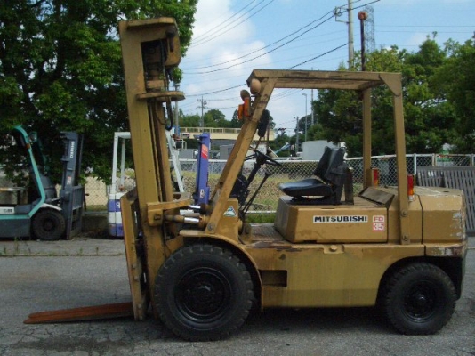 ขายรถยกขนาด 3.5 ตัน ยี่ห้อ มิตซู เครื่องดีเซล เสา 6 ม.