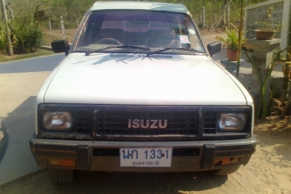 รถกระบะISUZU KB 4  ประตู  เครื่อง  2500  เอกสารทะเบียนเต็ม  ยางใหมทั้ง  4  เส้น  รถสวยพร้อมใช้งาน