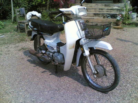 ขายคุรุ(ขาว) เล่มทะเบียนพร้อมชุดโอนเครื่องดีพอใช่อะไล่เดิม รถปี 32ขาย 11000 บาท