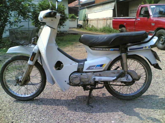 ขายคุรุ(ขาว) เล่มทะเบียนพร้อมชุดโอนเครื่องดีพอใช่อะไล่เดิม รถปี 32ขาย 11000 บาท