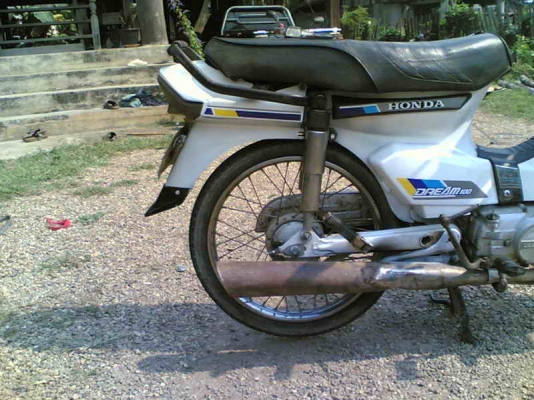 ขายคุรุ(ขาว) เล่มทะเบียนพร้อมชุดโอนเครื่องดีพอใช่อะไล่เดิม รถปี 32ขาย 11000 บาท