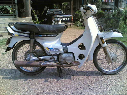 ขายคุรุ(ขาว) เล่มทะเบียนพร้อมชุดโอนเครื่องดีพอใช่อะไล่เดิม รถปี 32ขาย 11000 บาท