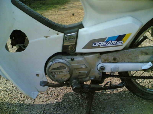 ขายคุรุ(ขาว) เล่มทะเบียนพร้อมชุดโอนเครื่องดีพอใช่อะไล่เดิม รถปี 32ขาย 11000 บาท