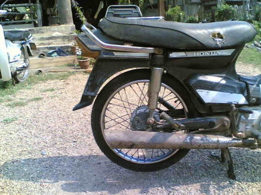 ขายคุรุ(เทา)เล่มทะเบียนพร้อมชุดโอนเครื่องดีอะไหล่เดิม รถปี 30 ขาย 9500 บาท ขายคุรุ(เทา)เล่มทะเบียนพร้อมชุดโอนเครื่องดีอะไหล่เดิม รถปี 30 ขาย 9500 บาท