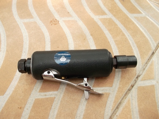 ตัวปั่นชิ้นงานใช้แรงดันลมครับ