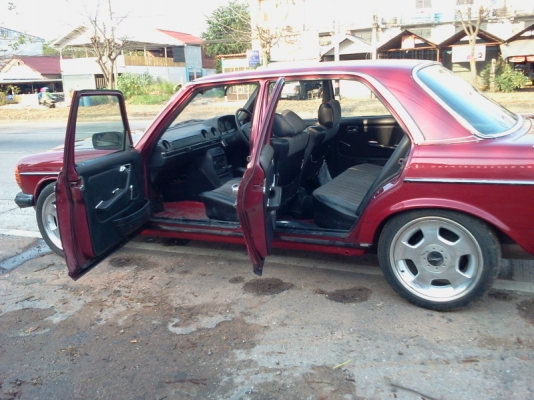 BENZ 230e w 123 เครื่องเนียบ ภายในสวย รถอักฤษแท้ ล้อ 18 แท้ BENZ 230e w 123 เครื่องเนียบ ภายในสวย รถอักฤษแท้ ล้อ 18 แท้