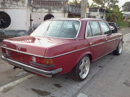 BENZ 230e w 123 เครื่องเนียบ ภายในสวย รถอักฤษแท้ ล้อ 18 แท้ BENZ 230e w 123 เครื่องเนียบ ภายในสวย รถอักฤษแท้ ล้อ 18 แท้
