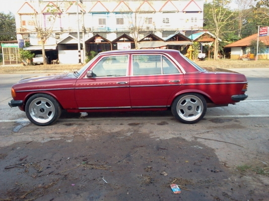BENZ 230e w 123 เครื่องเนียบ ภายในสวย รถอักฤษแท้ ล้อ 18 แท้ BENZ 230e w 123 เครื่องเนียบ ภายในสวย รถอักฤษแท้ ล้อ 18 แท้