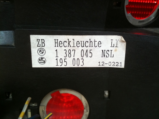 ไฟท้ายของแท้ใส่ BMW E36 นกแก้ว ขาวแดงล้วน ราคาคู่ล่ะ 2,000 บาท สภาพใหม่ ไฟท้ายของแท้ใส่ BMW E36 นกแก้ว ขาวแดงล้วน ราคาคู่ล่ะ 2,000 บาท สภาพใหม่