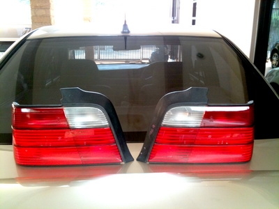 ไฟท้ายของแท้ใส่ BMW E36 นกแก้ว ขาวแดงล้วน ราคาคู่ล่ะ 2,000 บาท สภาพใหม่