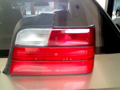 ไฟท้ายของแท้ใส่ BMW E36 นกแก้ว ขาวแดงล้วน ราคาคู่ล่ะ 2,000 บาท สภาพใหม่ ไฟท้ายของแท้ใส่ BMW E36 นกแก้ว ขาวแดงล้วน ราคาคู่ล่ะ 2,000 บาท สภาพใหม่