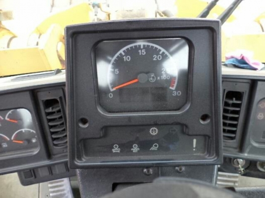 รถตักล้อยางขนาดใหญ่ CAT 962Gมีตู้เก๋งมีแอร์ สภาพดี รถทำงานอยู่