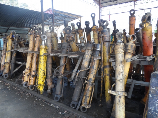 ขายครับ กระบอก KOMATSU รุ่นต่าง สภาพดี แกนสวย สนใจรุ่นไหนโทรสอบถามได้นะครับ ขายครับ กระบอก KOMATSU รุ่นต่าง สภาพดี แกนสวย สนใจรุ่นไหนโทรสอบถามได้นะครับ