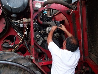 รับซ่อมเครื่องยนต์ของเครื่องจักรกลการเกษตร