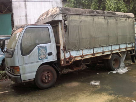 รถอิซูซุ 6 ล้อ รั่ว NKR 110 แรงม้า / 4 ล้อ NKR 88 แรงม้า  ( มีขาย 2 คัน )  สนใจติดต่อ 081 - 6079515